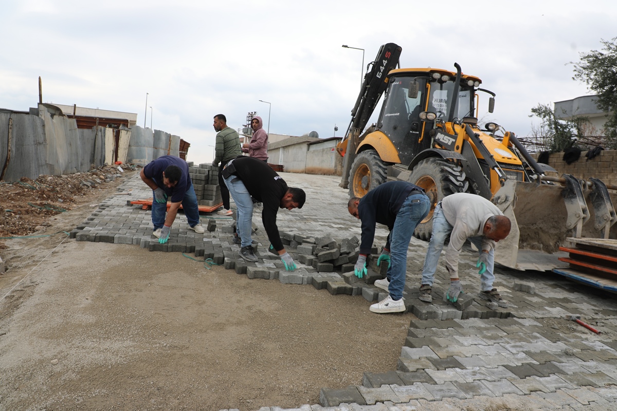 Dicle ve Konak Mahallelerinde Kaldırım ve Parke Taşı Çalışmaları Sürüyor