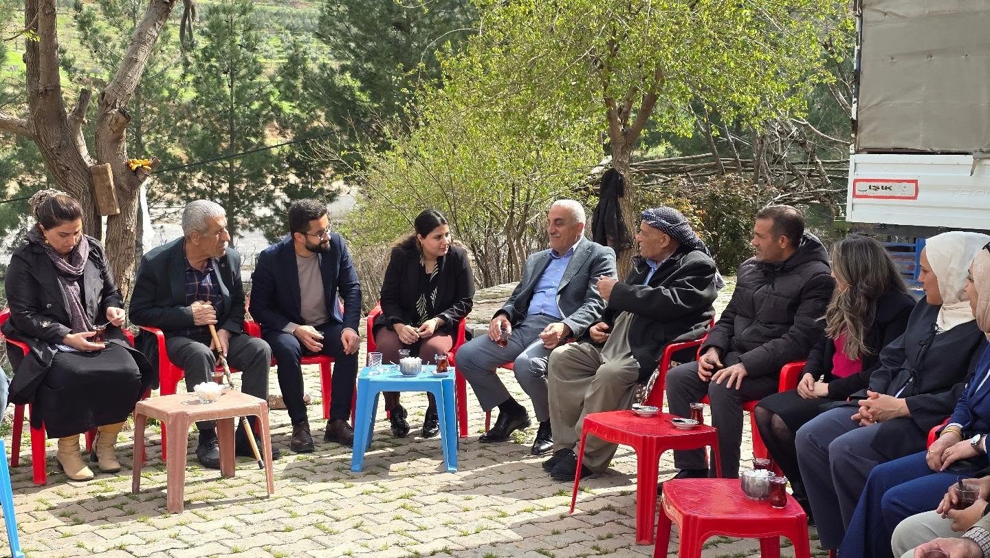   Eşbaşkanlarımız Kasrik Beldesi Koçbey köyünde selden etkilenen yurttaşlarımızı ziyaret etti.