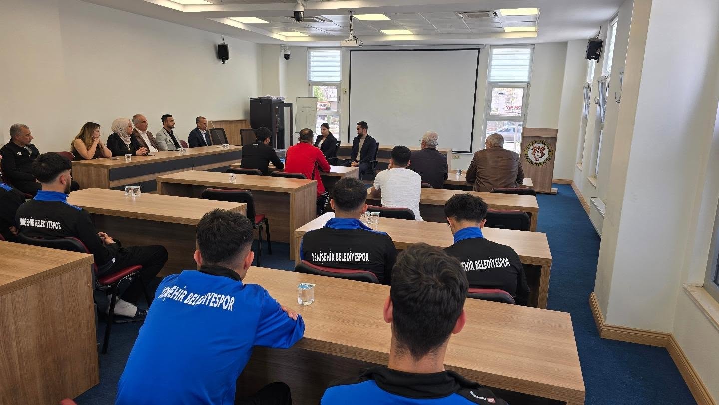 Diyarbakır Yenişehir Belediyespor takımı ve yönetimi, Eşbaşkanlarımız Güler Yerbasan ve Abdurrahim Durmuş’u ziyaret etti.