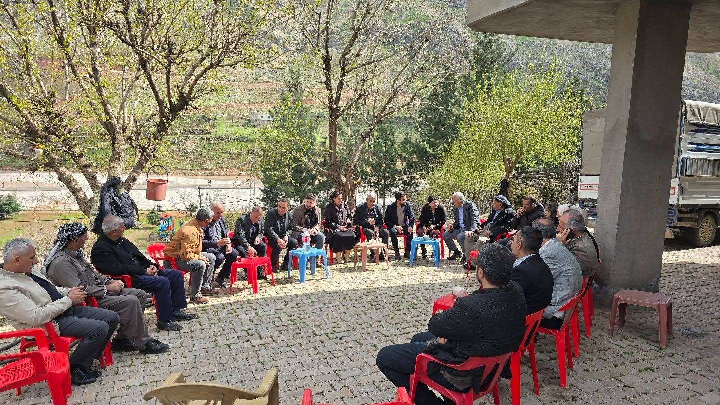   Eşbaşkanlarımız Kasrik Beldesi Koçbey köyünde selden etkilenen yurttaşlarımızı ziyaret etti.