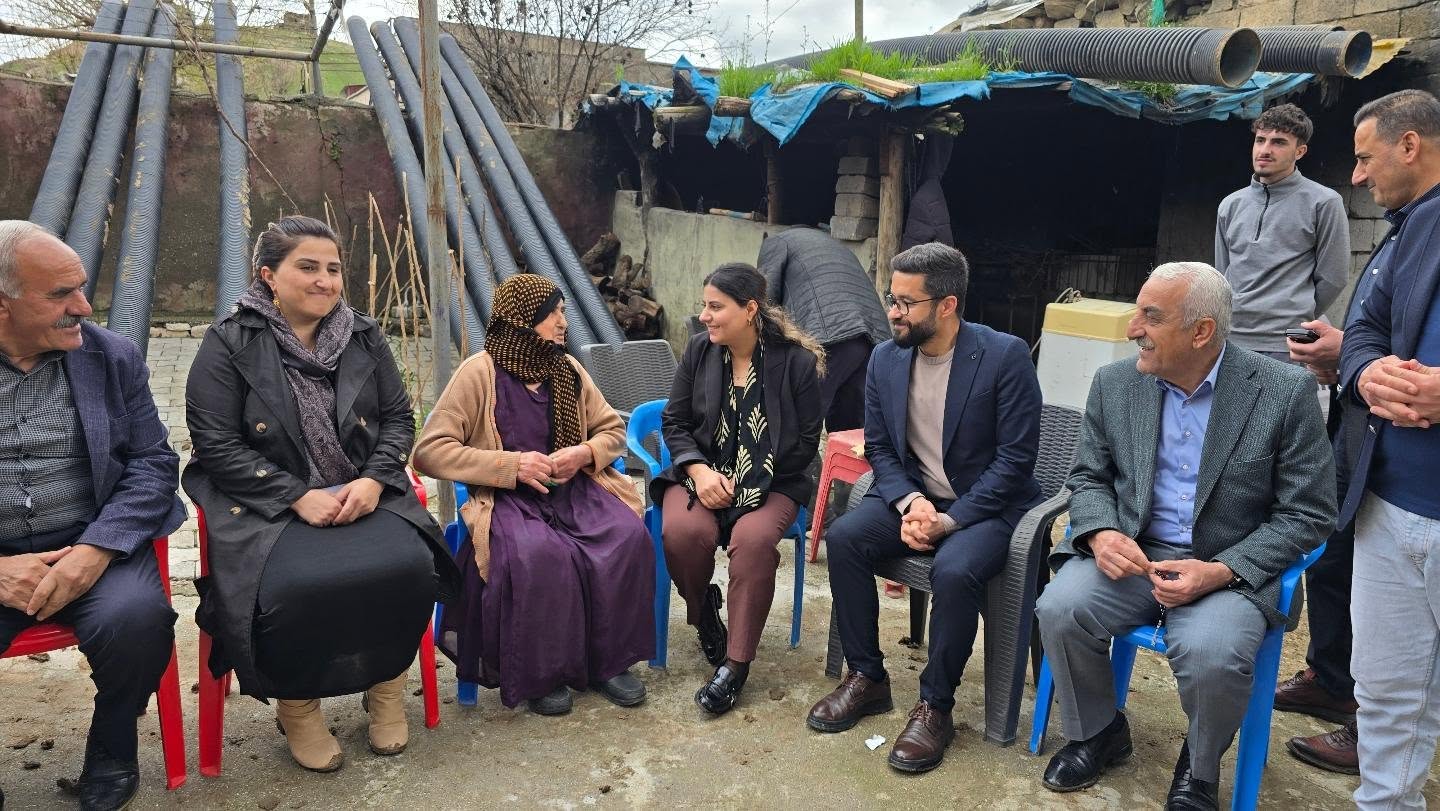   Eşbaşkanlarımız Kasrik Beldesi Koçbey köyünde selden etkilenen yurttaşlarımızı ziyaret etti.