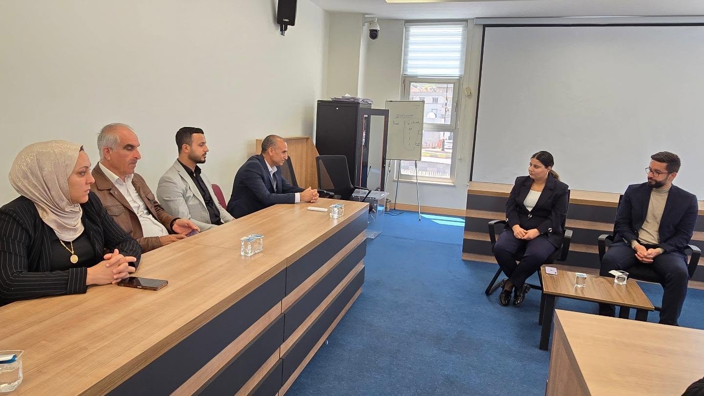 Diyarbakır Yenişehir Belediyespor takımı ve yönetimi, Eşbaşkanlarımız Güler Yerbasan ve Abdurrahim Durmuş’u ziyaret etti.