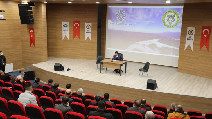 Kaymakam / Belediye Başkan V. Mehmet Tunç, Merkez Mahalle Muhtarlar ile 2022 Yılı İstişare ve Değerlendirme Toplantısı Düzenledi.