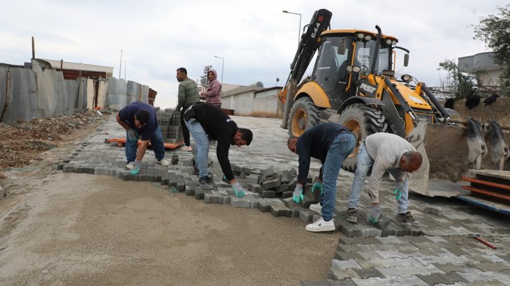 Dicle ve Konak Mahallelerinde Kaldırım ve Parke Taşı Çalışmaları Sürüyor