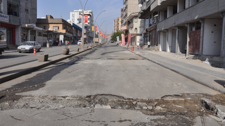  İdil caddesinde asfalt yama çalışması 