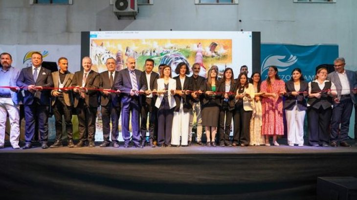 Eş Başkanlarımız,  2.Mezopotamya Turizm ve Gastronomi Fuarında Cizremize ait yöresel ürünlerin sergilendiği tanıtım fuarına katılım gösterdi.