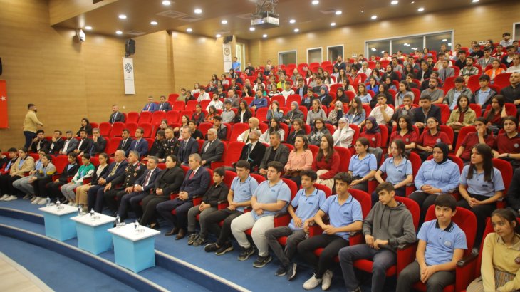Belediyemizden 2 bin Öğrenciye 27 bin Adet Kaynak Kitap Desteği