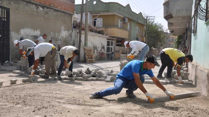 Mahallelerimiz ’de kilit parke taşı döşeme çalışması devam ediyor.