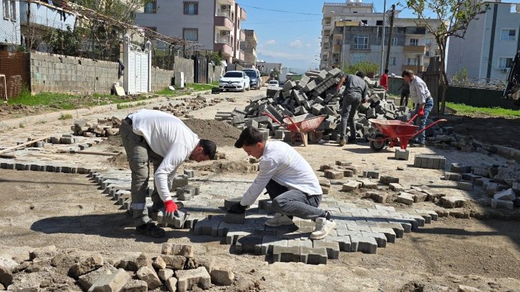 Belediyemiz, Sur Mahallesi 747. Sokak’ta kaldırım ve parke taşı döşeme çalışmalarına devam ediyor.