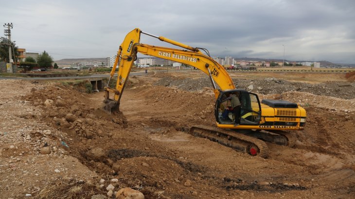 Konak Mahallesinde kış öncesi kanal temizleme çalışması