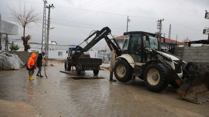 Belediyemiz Izgara ve Kanal Temizleme Çalışmalarını Sürdürüyor.