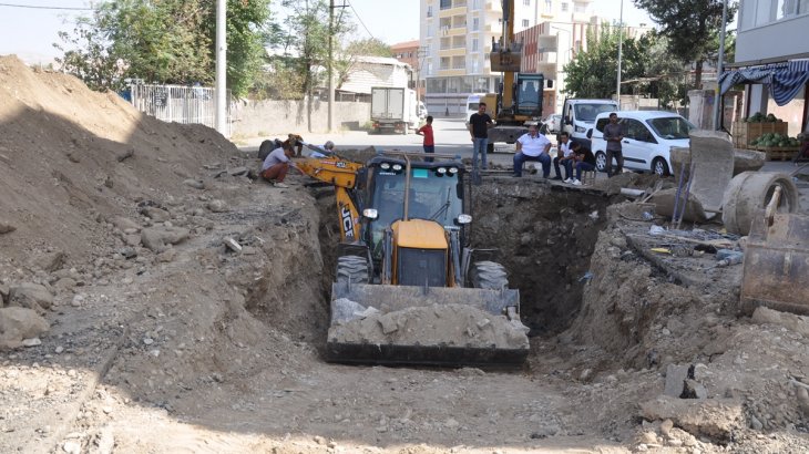  Sur Mahallesinde kanalizasyon ana hat birleştirme ve kanal temizleme çalışması