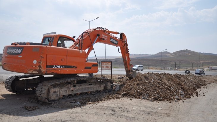 Sur Mahallesinde 600'lük yağmur suyu tahliye hattı çalışması
