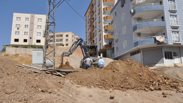1000'lik Yağmur suyu tahliye hattı boru döşeme çalışması devam ediyor