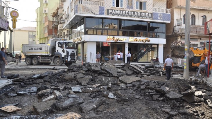 Şerafettin Elçi Caddesi'nde asfalt yama çalışması