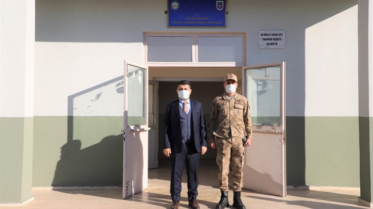 Kaymakam / Belediye Başkan V. Mehmet Tunç, Jandarma Kontrol Noktası ile Kurumcu Jandarma Karakol Komutanlığını Ziyaret Etti.