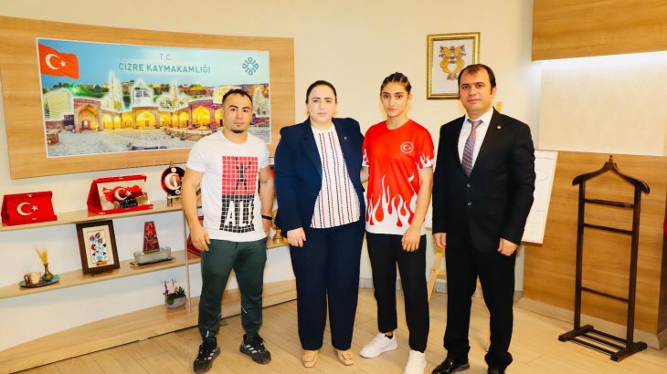 Şampiyon Boksörden Kaymakam Demir'e Ziyaret