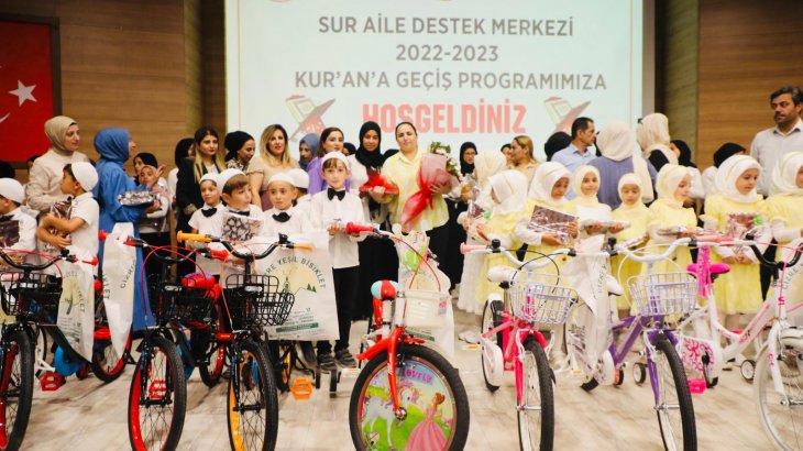 İlçe Kaymakamımız/Belediye Başkan V. Nazlı Demir, Belediyemiz konferans salonunda düzenlenen Sur Aile Destek Merkezi 2022-2023 Kuran’a geçiş programına katıldı.